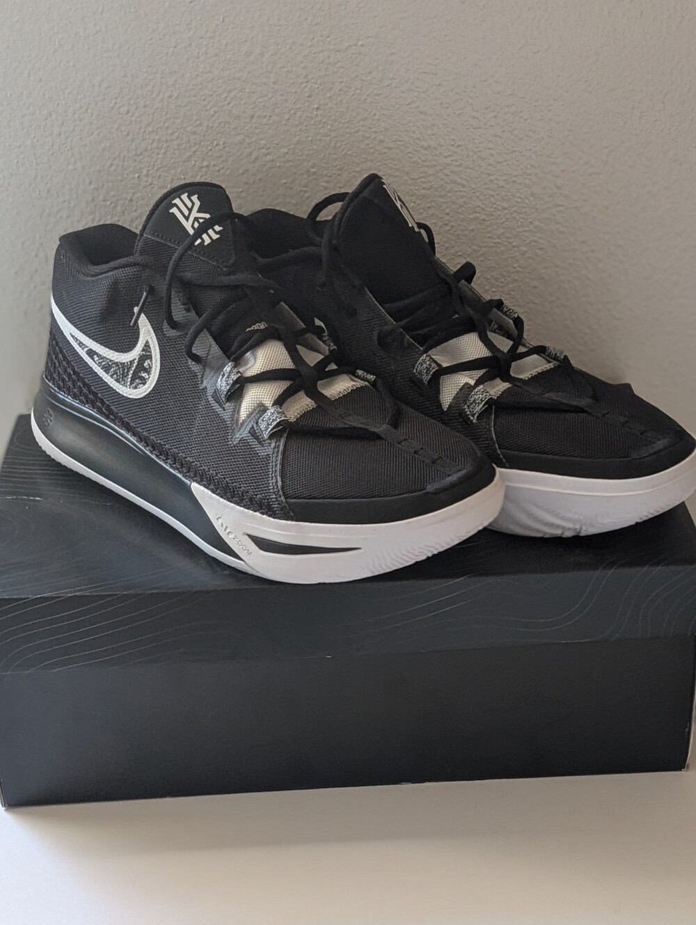 Nike Kyrie Flytrap 6 Black & White Basketball Sneakers